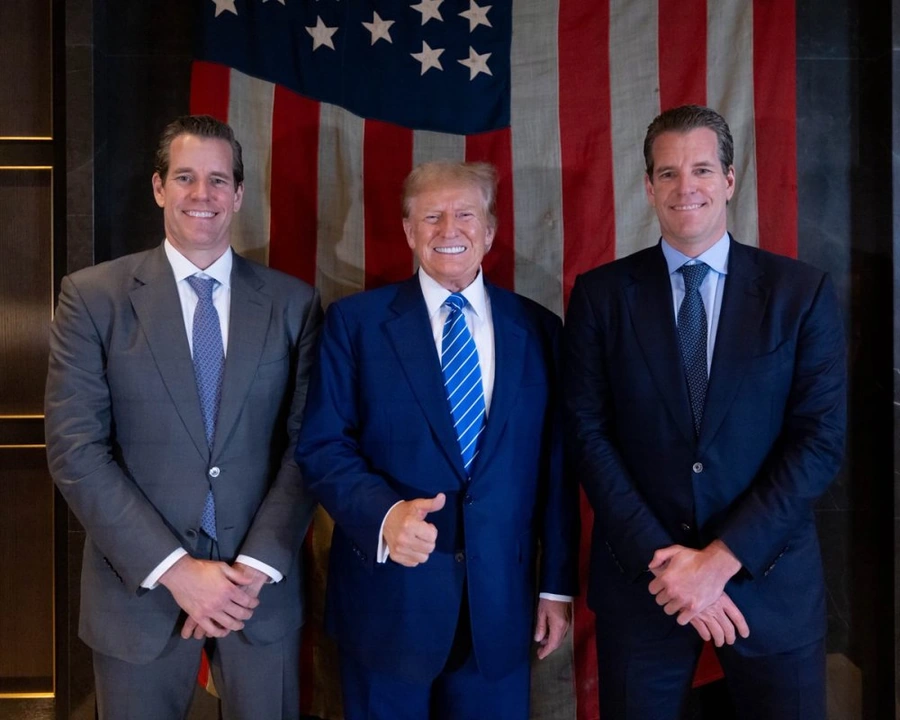 Coinbase-Ripple-y-los-cofundadores-de-Gemini-Cameron-y-Tyler-Winklevoss-con-Trump